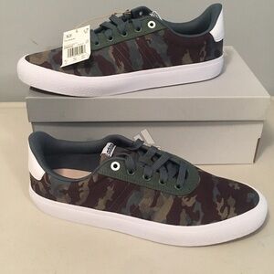 NEW Men’s Size 9 Adidas Skater Shoes